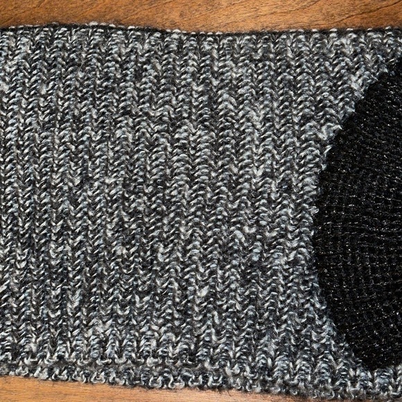 Besty Johnson Black & White Large Bow Detail Infinity Scarf - Picture 8 of 15